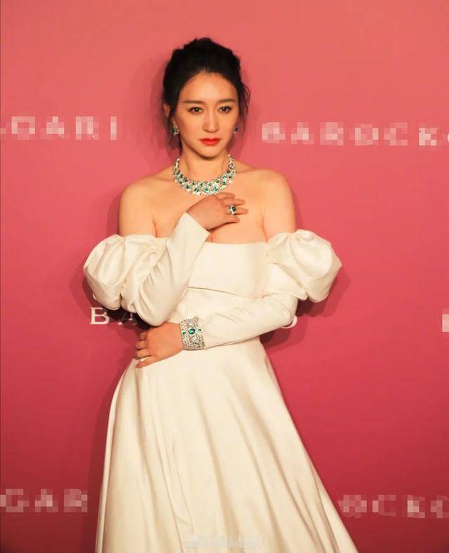 佟丽娅|45岁李小冉状态惊艳，被赞天然美女无塑料感！不输小8岁的佟丽娅