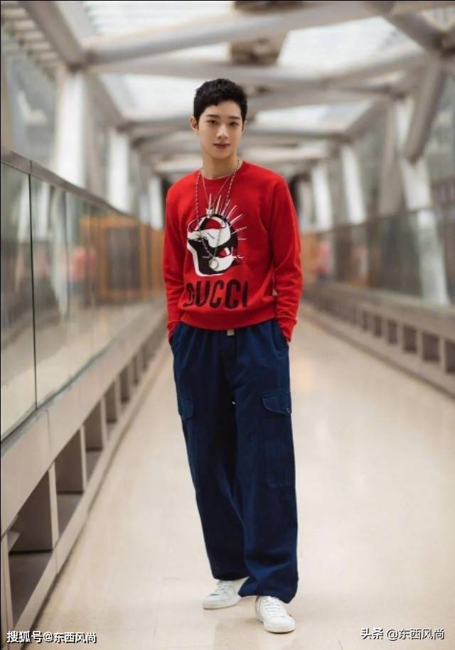 层次感|叠戴项链，既增加了层次感，又显得脖子线条更加修长