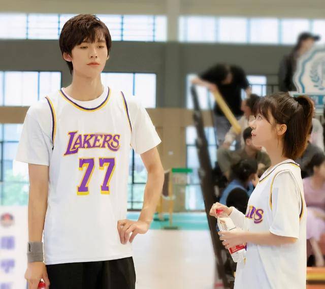 单身|原创《我凭本事单身》宋伊人娃娃脸，男主颜值超高，剧情却有点浮夸