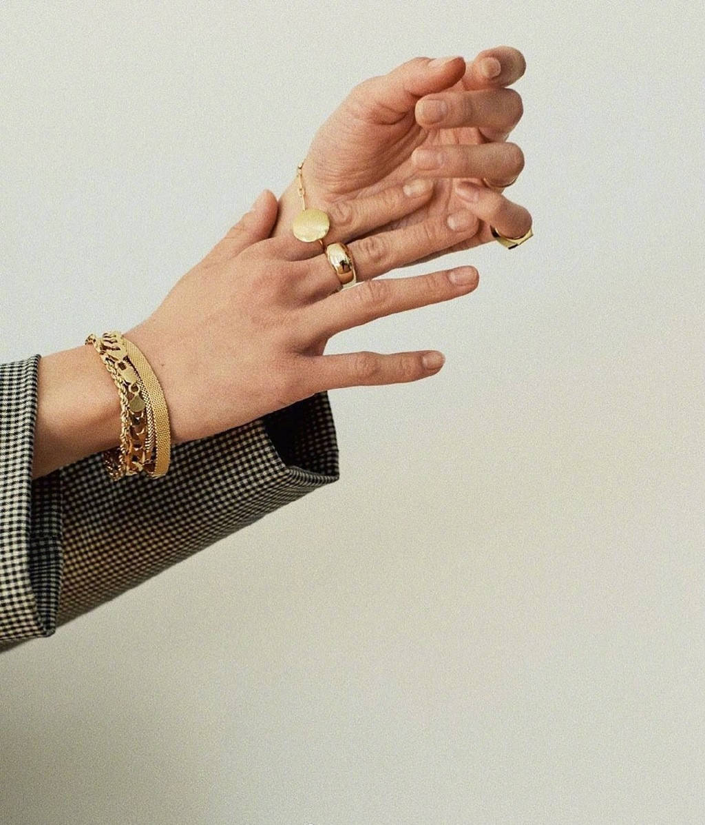 金属|配饰种草！这个秋冬跟金属配饰更般配噢~