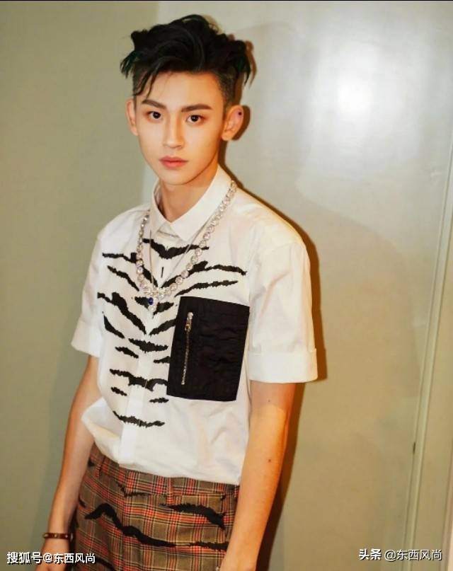 层次感|叠戴项链，既增加了层次感，又显得脖子线条更加修长