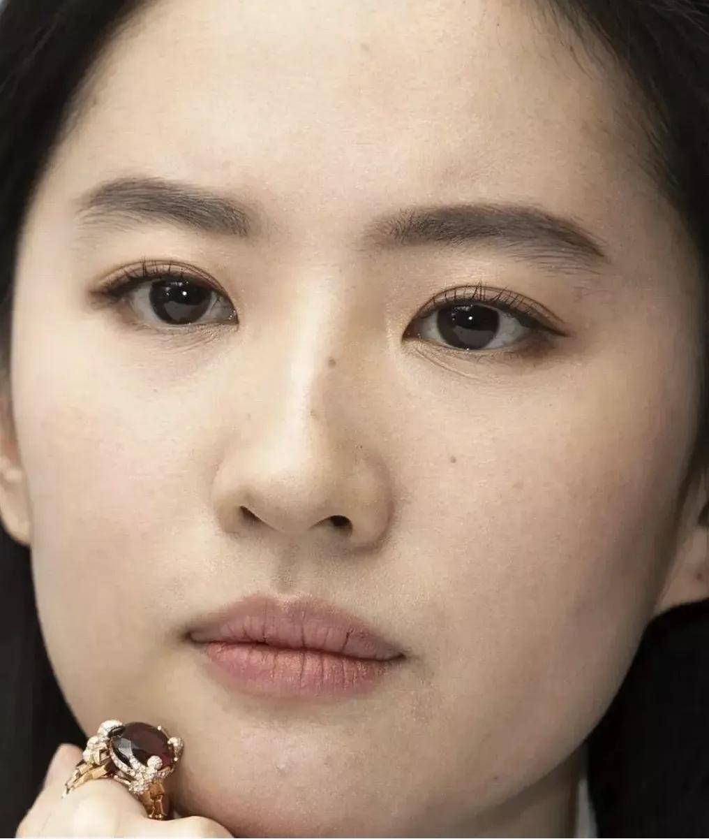 毛孔|权志龙，你真的不能再整了啊...