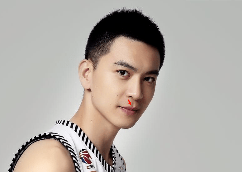 消音|爆粗口被全程消音上热搜，脸却帅成颜值天花板…