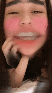 何超莲|何超莲穿短裙网袜秀好身材，携男友拍大片，大赞窦骁是“帅狍子”