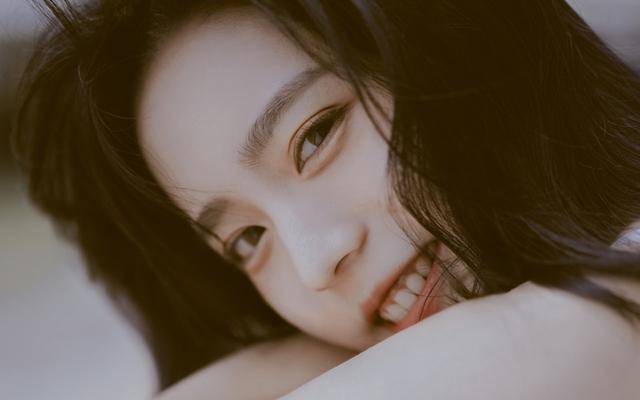 憋久了的女人,频繁做出这些动作,就是故意在等你下手了!