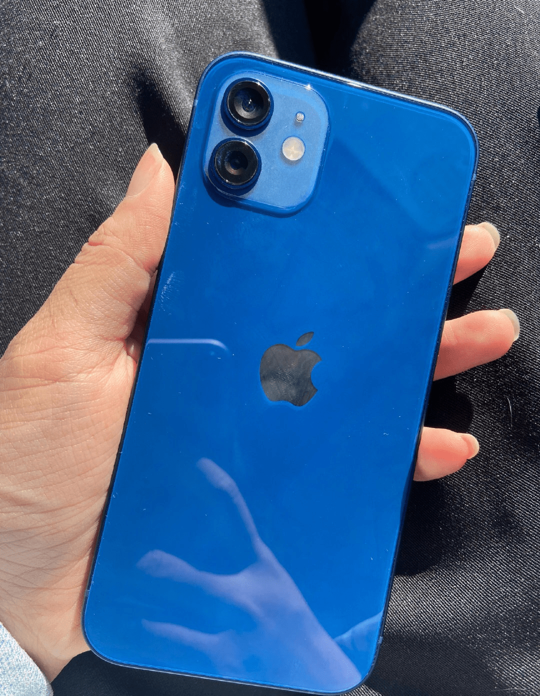 iphone12蓝色版首摔,背面裂个稀碎,摄像头都未能幸免