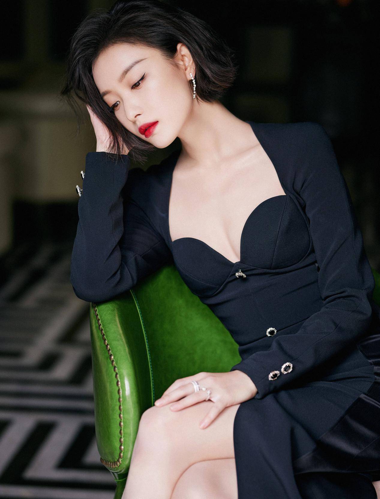 刘诗诗|原创《流金岁月》海报被质疑抄袭，双女主也争番位，难得消停
