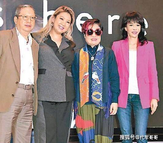 33岁郑欣宜近况曝光,如今用手机约会软件相亲