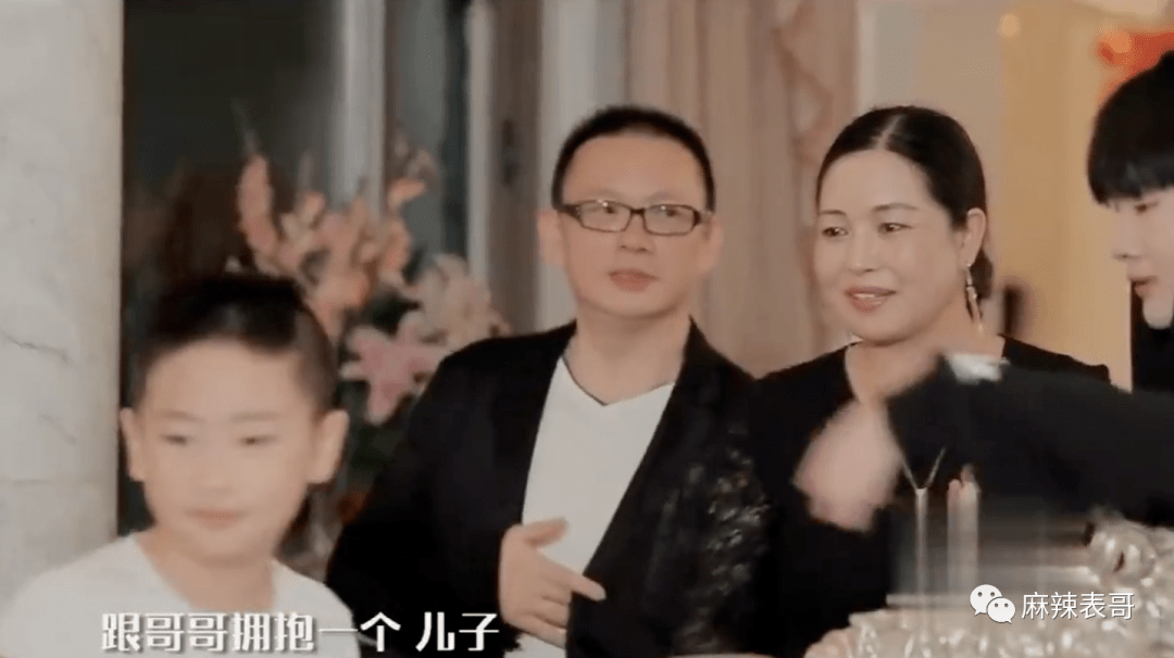 曲婉婷|爸妈老赖,周震南却戴60万手表,这是男版曲婉婷?