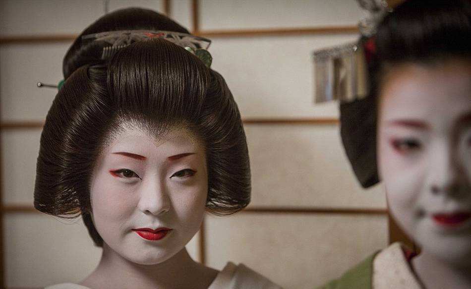古代日本的"爱美酷刑",女性出嫁前需染上黑牙,牙齿越黑越尊贵