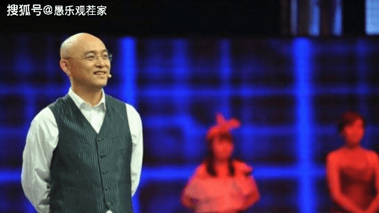 待遇|原创孟非晒庆生视频,24位美女一同为他唱生日歌,这待遇着实令人羡慕