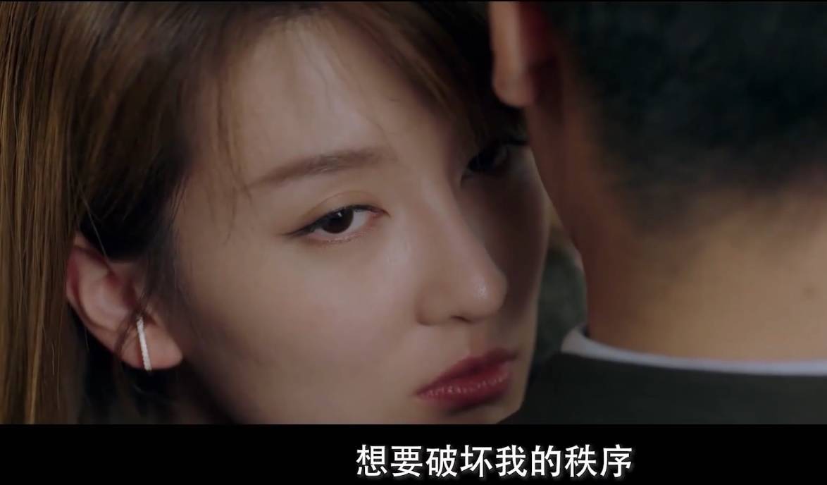 胡一天,乔欣主演的商战情感剧《小风暴之时间的玫瑰》