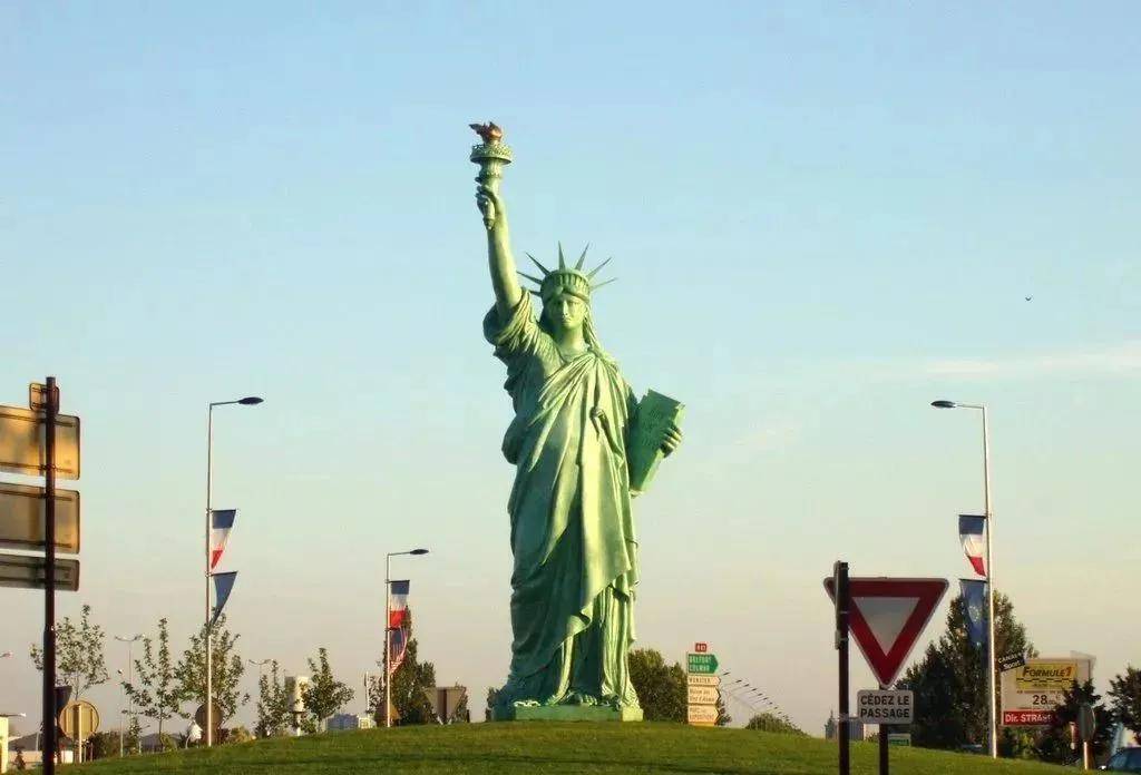自由女神像简介 33fd06db92394f7aae9adac14549759f.jpeg