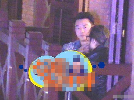 郑恺得女后与友人现身餐厅，身为禁烟大使仍室