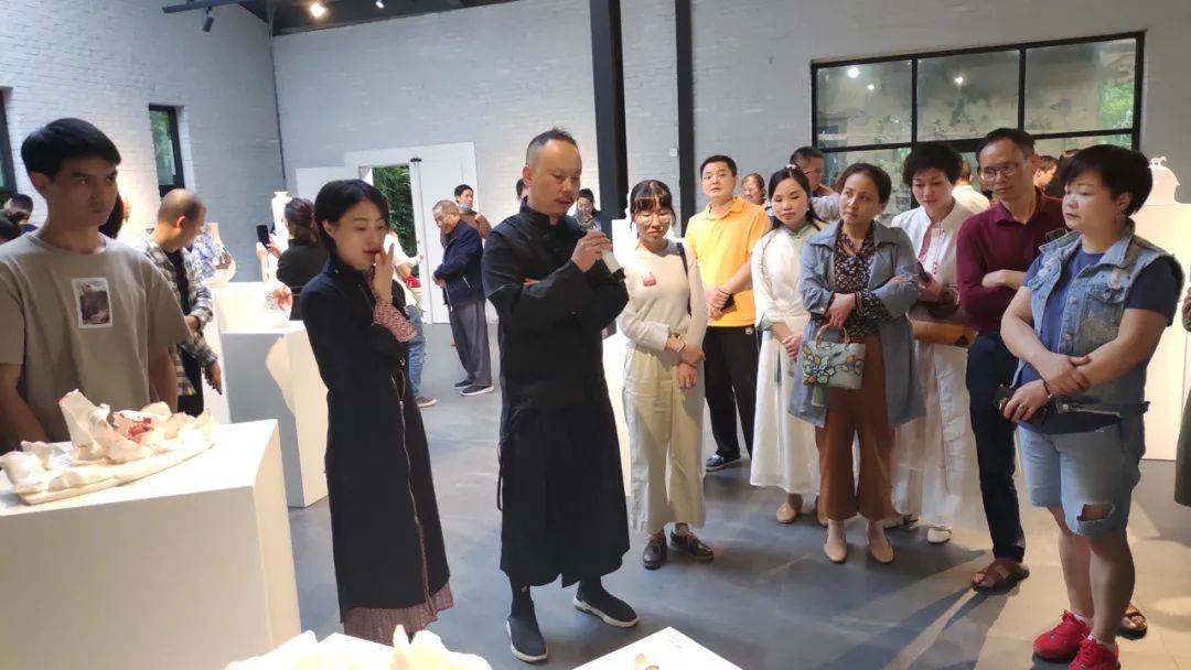 以80万被藏家收藏2期中国白德化瓷art驻留项目汇报展完美开幕