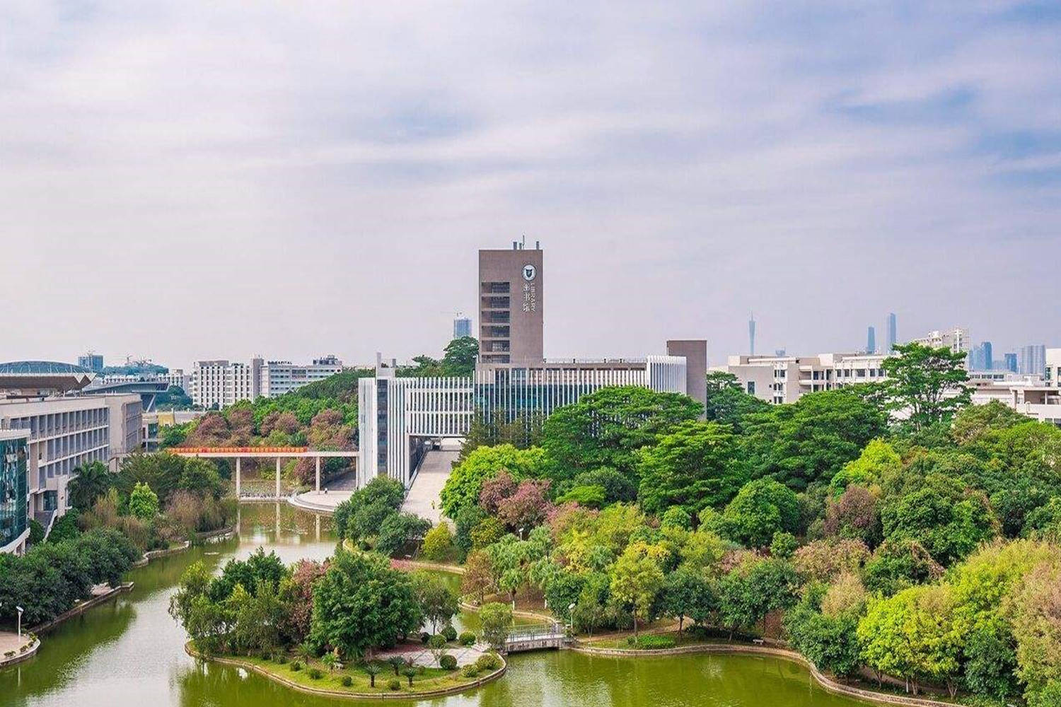 药科|江苏一所曾多次迁址的大学，被称医药界“黄埔军校”，有2个校区