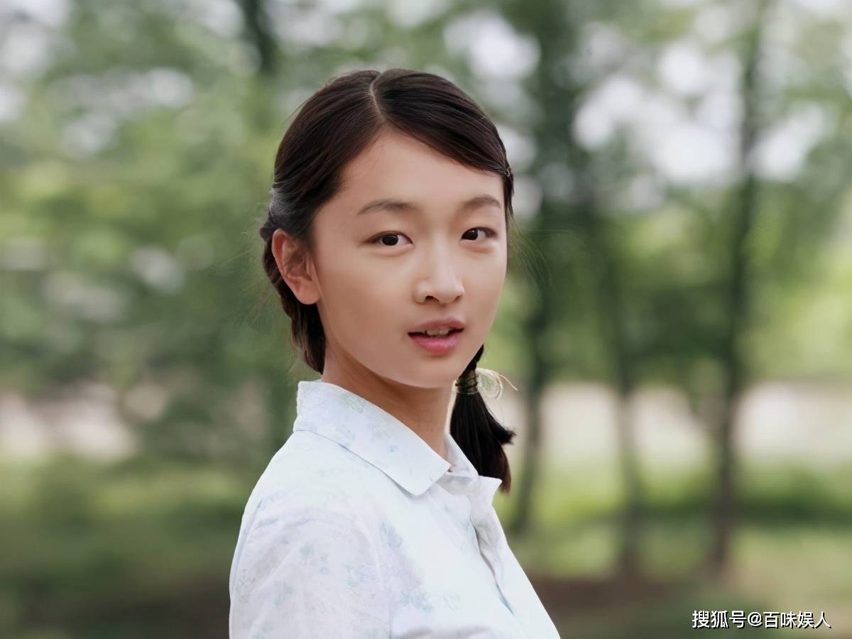 周冬雨:从“最丑谋女郎”到“三金大满贯”,像白酒一样后劲儿大