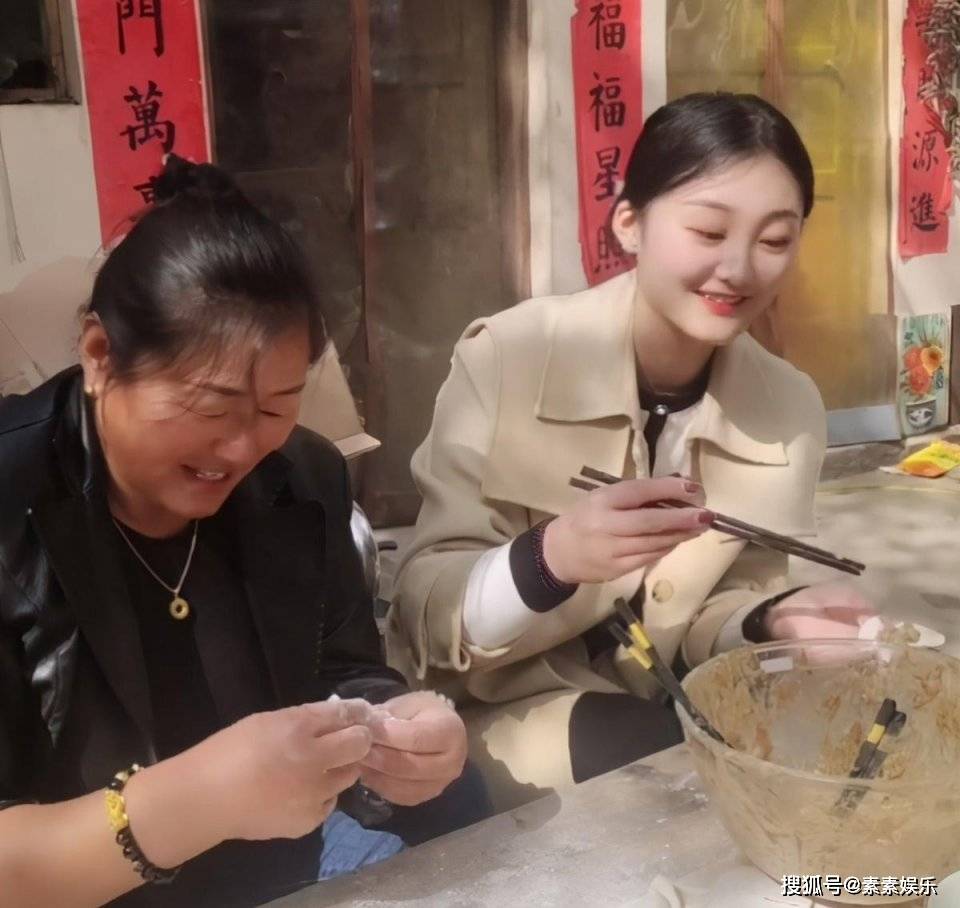 一场直播赚6万，大衣哥儿媳妇真会赚钱，小助理