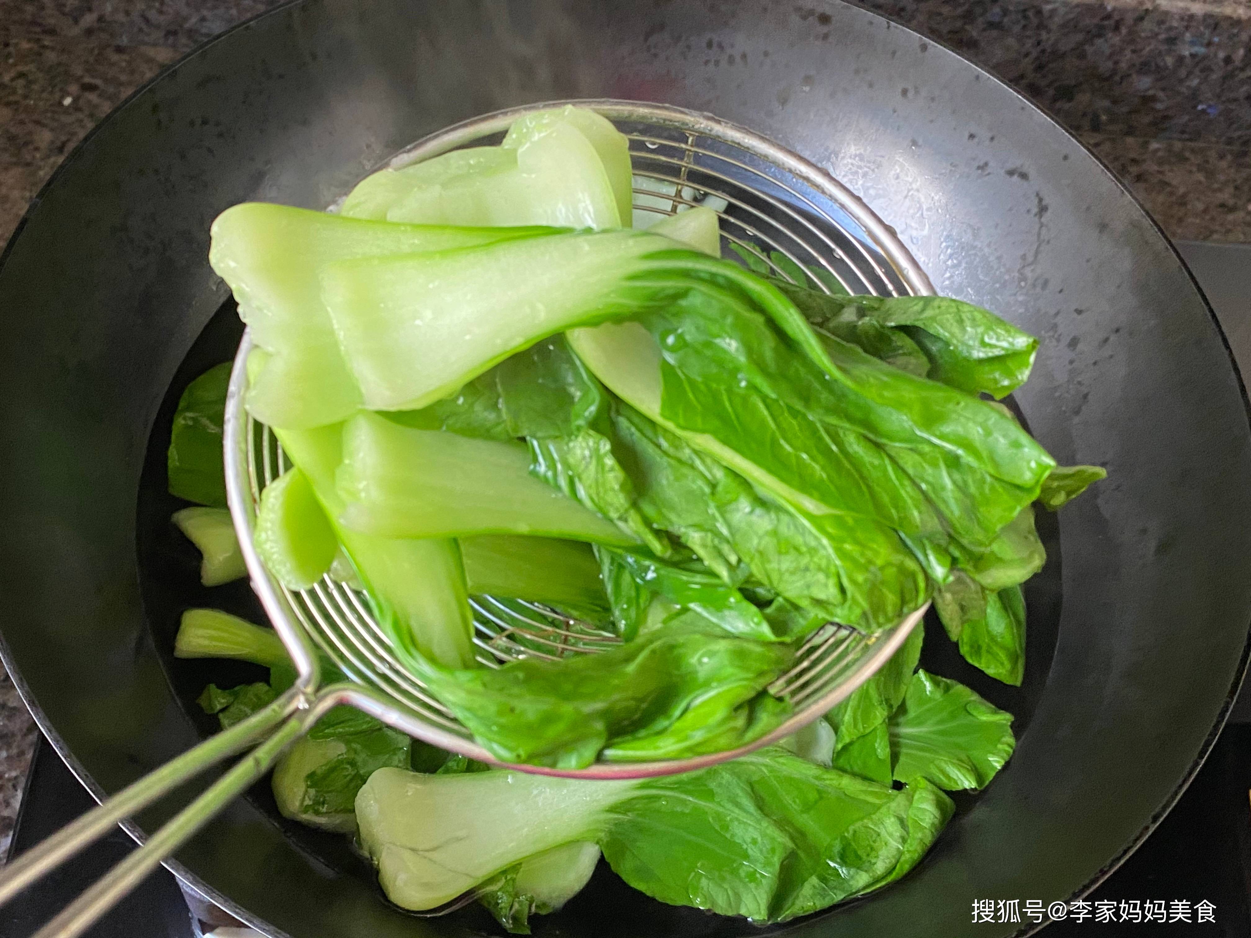 不管炒什么青菜,不要直接下锅炒,掌握几点技巧,青脆爽口不出水