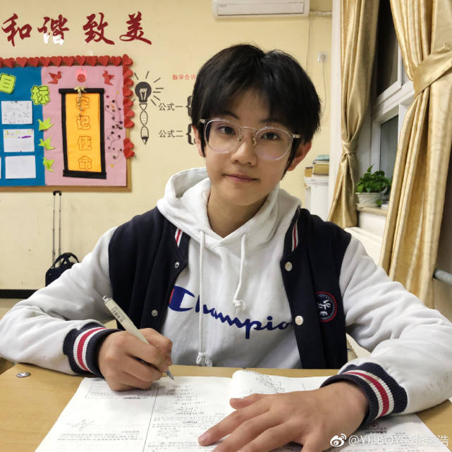 这么野！16岁男爱豆约素人被曝，女方也不是什么
