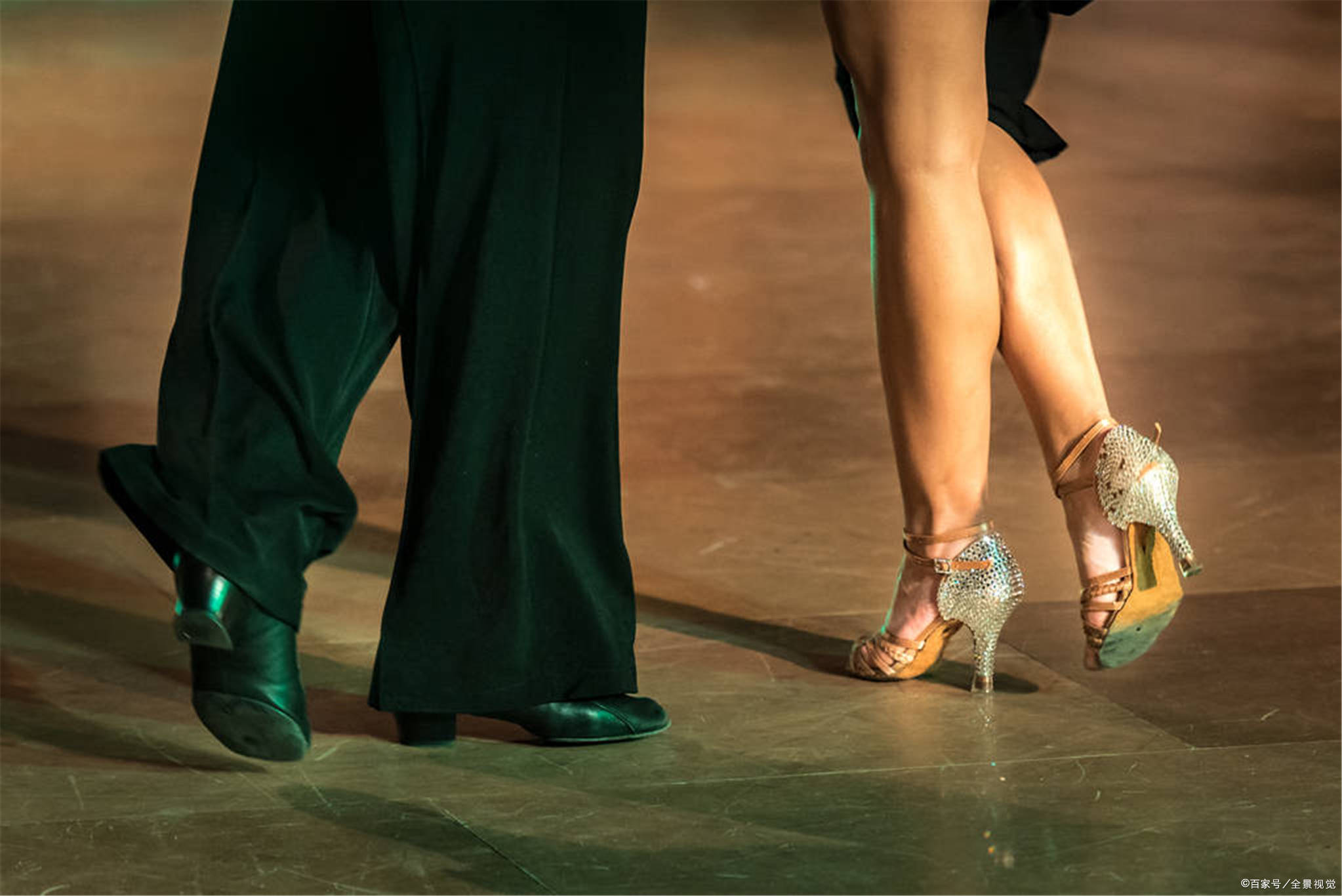 原创拉丁舞鞋:台上一分钟,台下十年功,拉丁舞者的不容易需要好的舞鞋