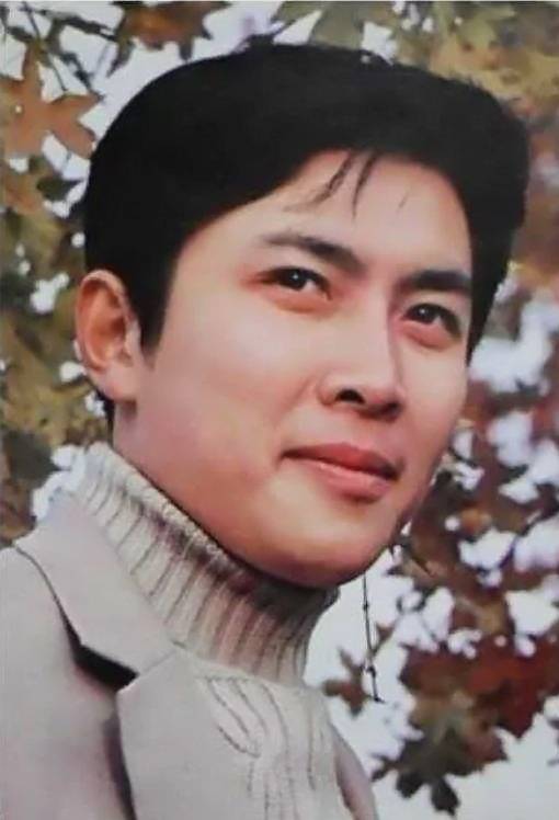 从初代男神唐国强、王志文到百花齐放，看娱乐圈审美四十年变迁