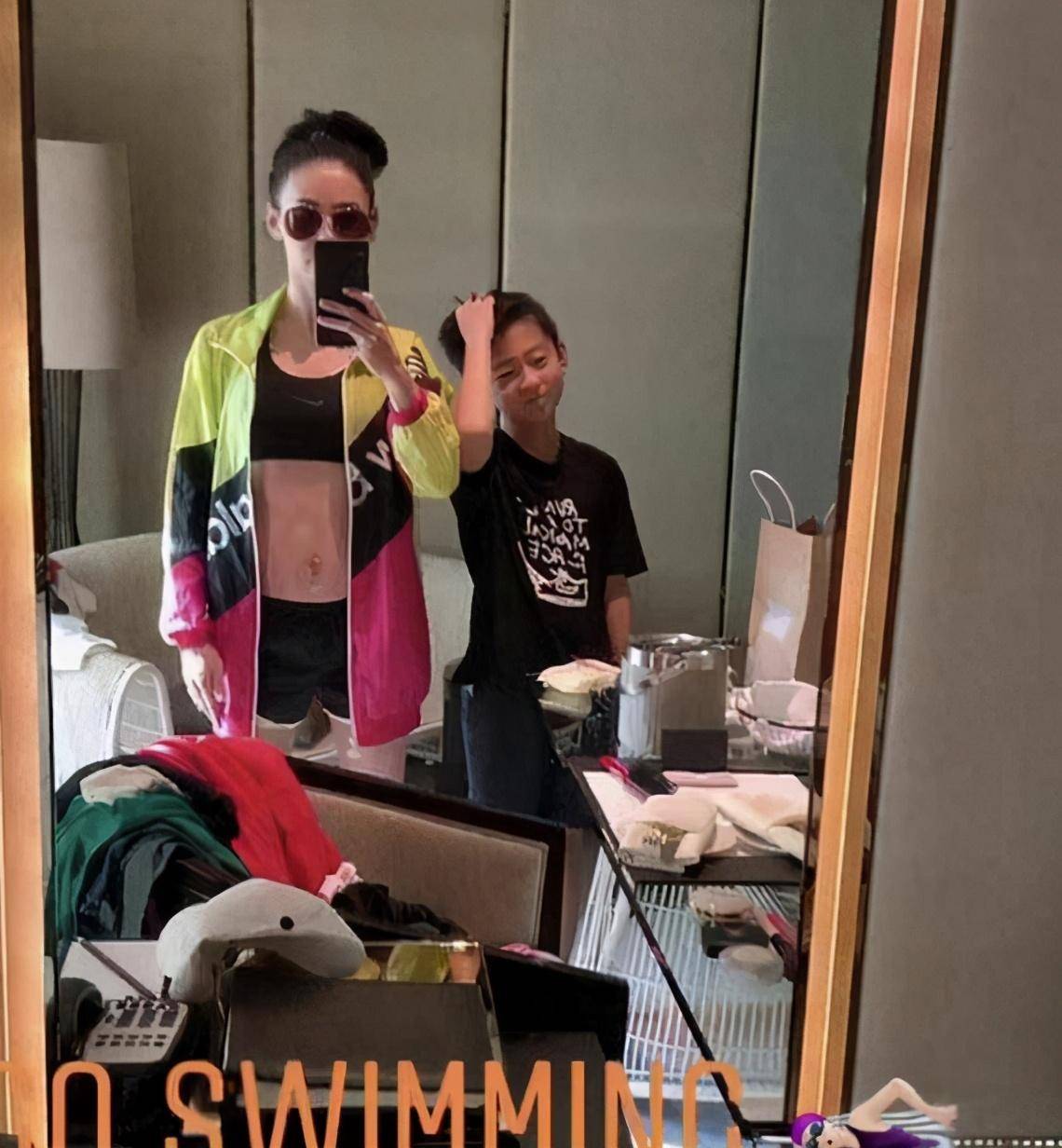 张柏芝脚踝受伤自言是儿子送的“礼物”，三子