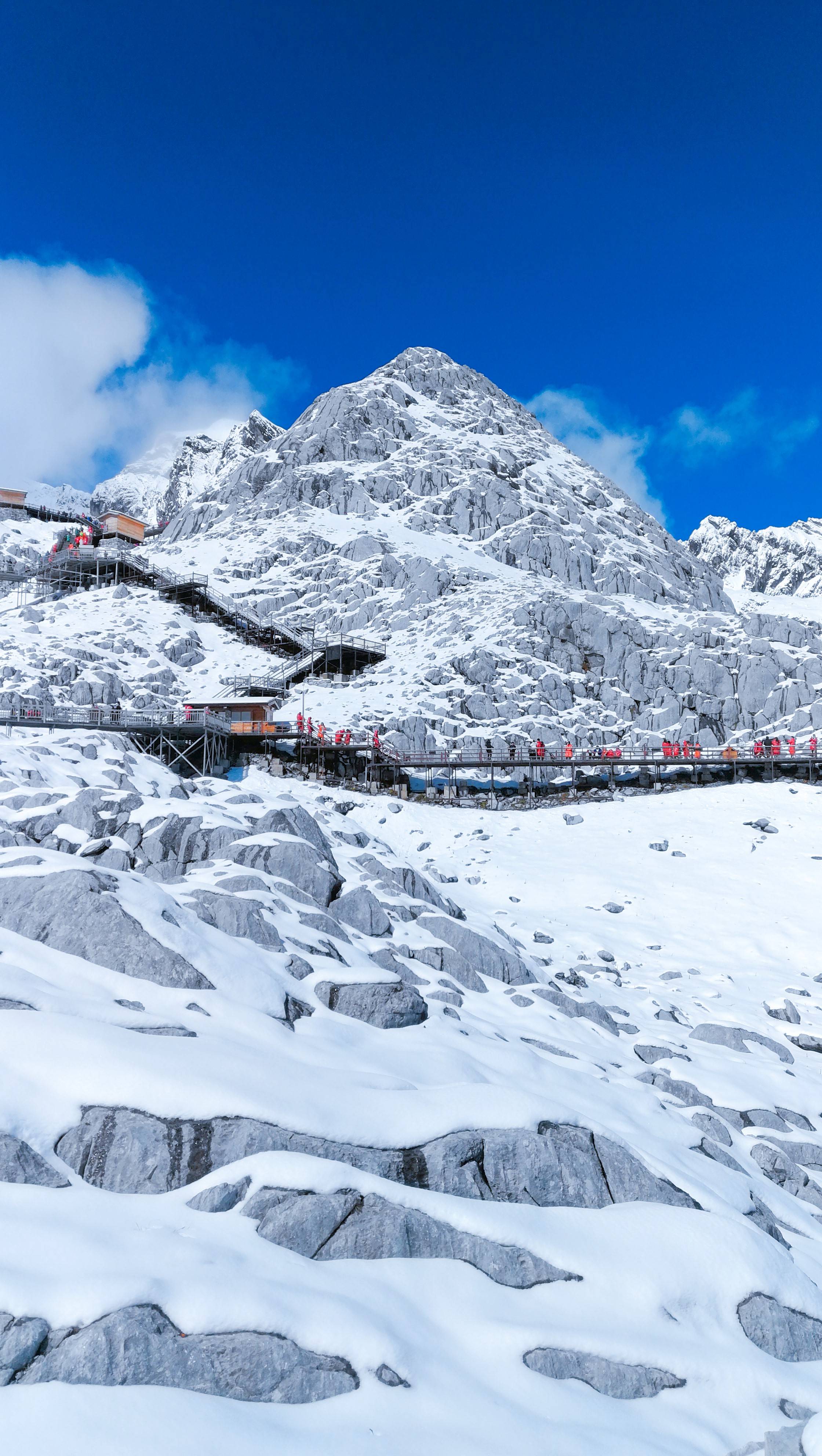 银装素裹云海缥缈宛如仙境玉龙雪山迎来至美时刻