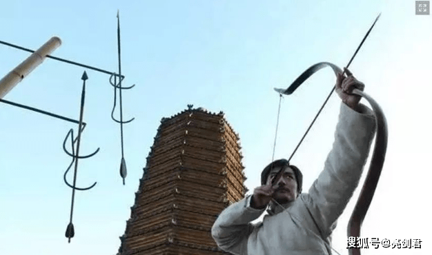 揭秘古代弓箭手的保命神器，50米距离能穿透铁甲箭头 