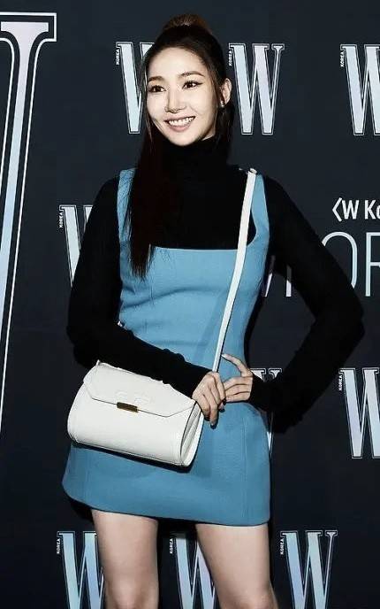 活动|9年5次“换头”，朴敏英出席活动又变了，造型火辣却被怪鼻子拖垮