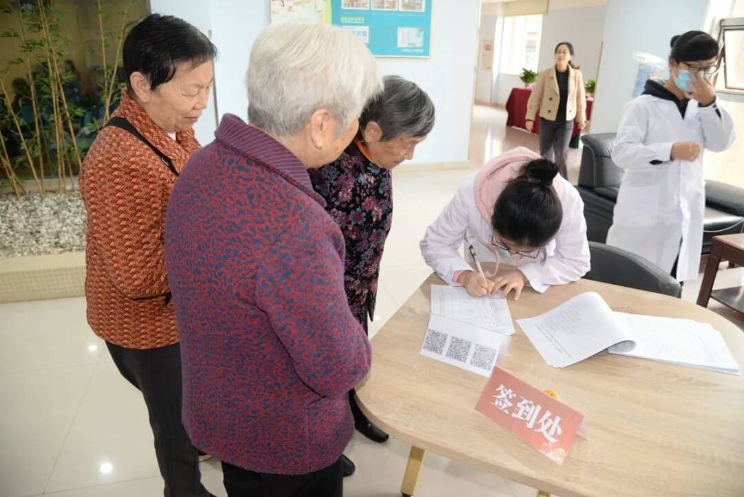 预防卒中  重庆中粹云篆山医院  开展第15个世界卒中日  义诊活动|预防卒中！重庆中粹云篆山医院开展第15个世界卒中日义诊活动