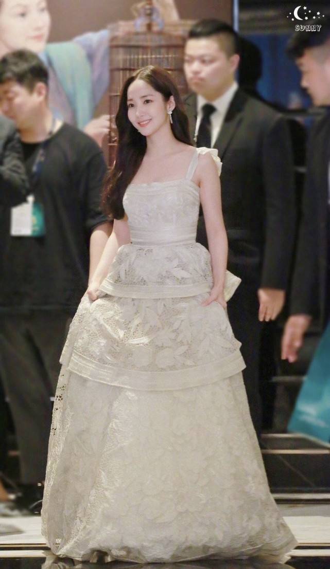 活动|9年5次“换头”，朴敏英出席活动又变了，造型火辣却被怪鼻子拖垮