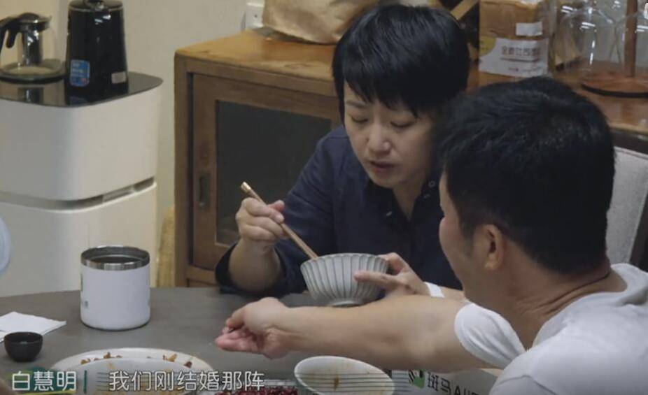 于谦携小10岁娇妻秀恩爱被指像父女!苦日子曾靠