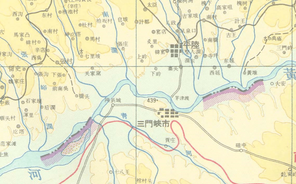 1961年的地图上,三门峡市已经成立,平陆县城已搬离原址