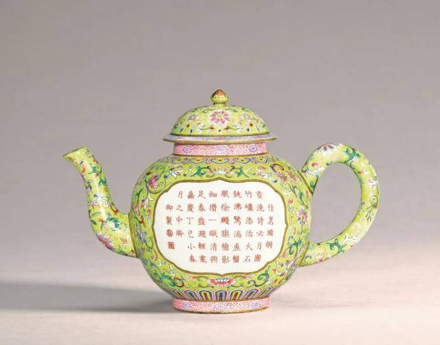 三彩|伦敦苏富比大拍精美唐三彩，带你见证大唐盛世华光！