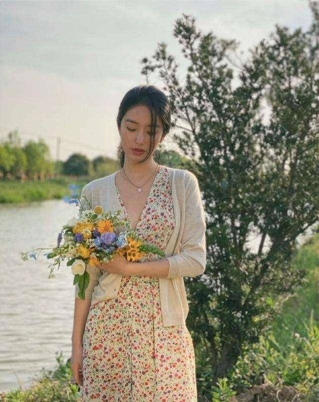 女性|女人40岁以后,如何优雅有女人味?牢记这3点长得美穿得更美