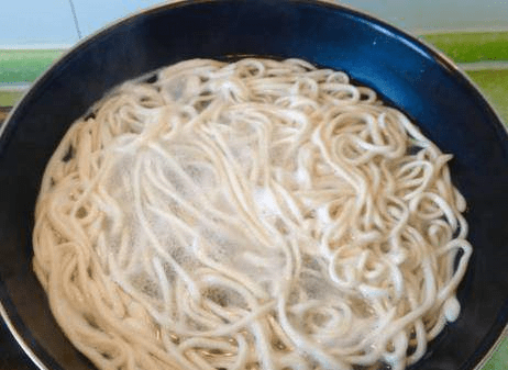 自己做面条如何和面 a8d6cbd718b84b5aa07bdbb2009b349f.png