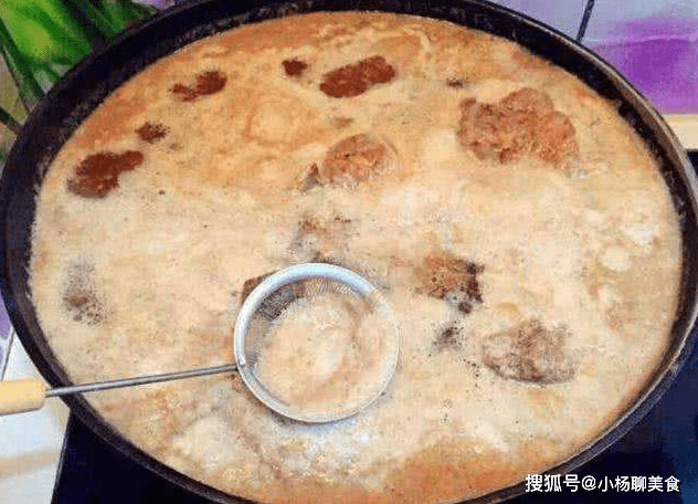 不管炖哪种肉汤这个料很多人爱放难怪肉发柴汤难喝