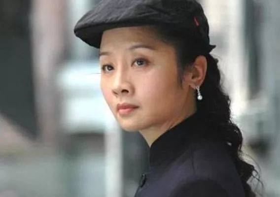 捧红前夫后被抛弃,今前夫和现任新剧秀恩爱
