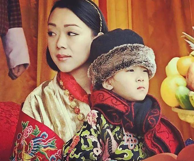 不丹公主罕见现代装!清一色丹凤眼好惊艳,颜值碾压佩玛王后