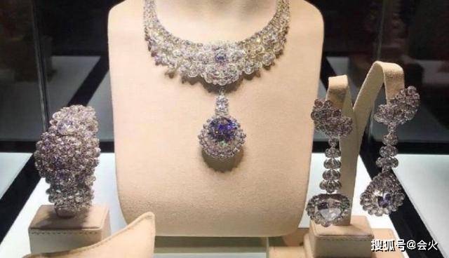 高定|章子怡自曝想让女儿做设计师，高定珠宝随意玩，据传市值五亿左右