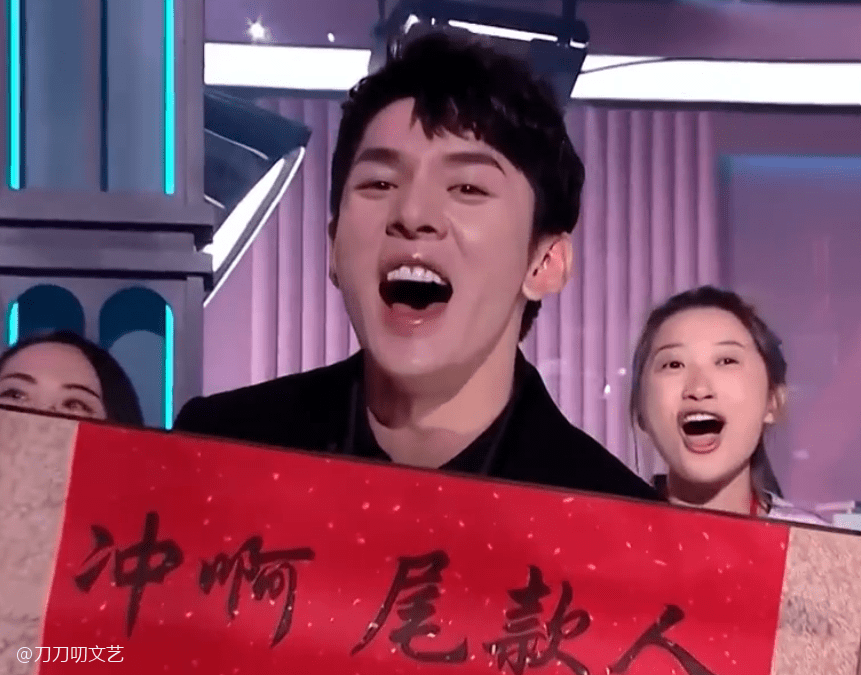 晚会照妖镜:黄晓明暴瘦 姚晨腰粗,王鸥美瞳忒诡异