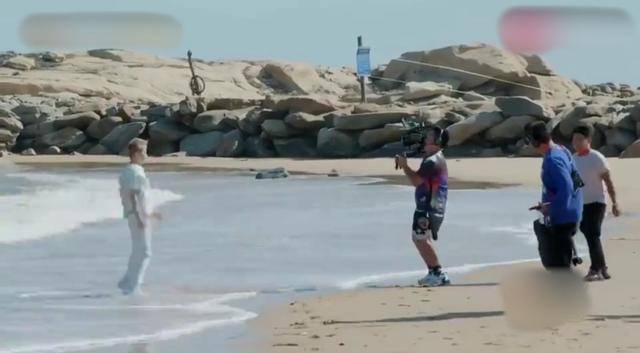 “浪姐”交际圈再显深意，孟佳拍视频全程围绕