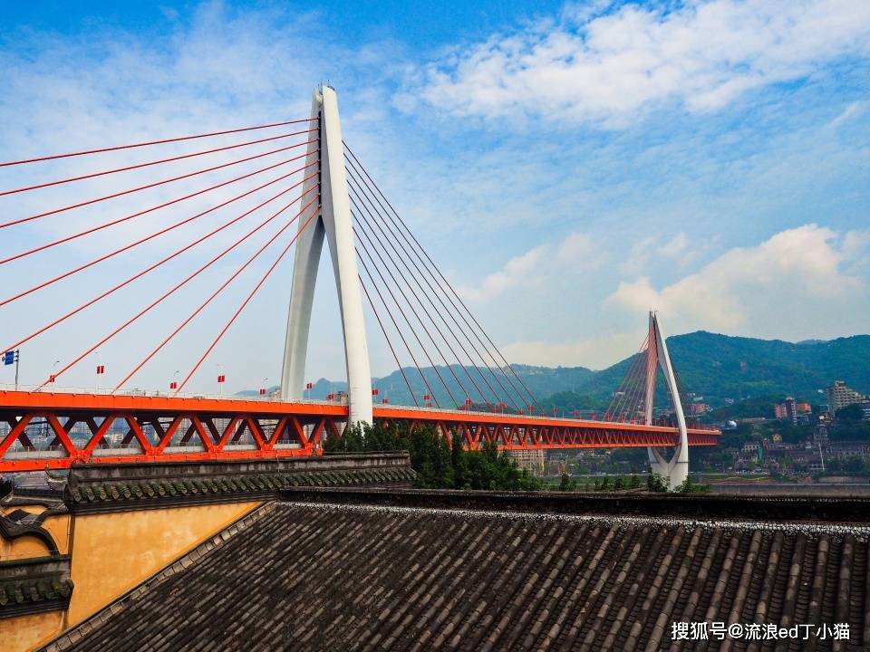 昔日穷山恶水，如今成为网红城市，暗藏法式古堡秘境令人叹为观止_解放碑