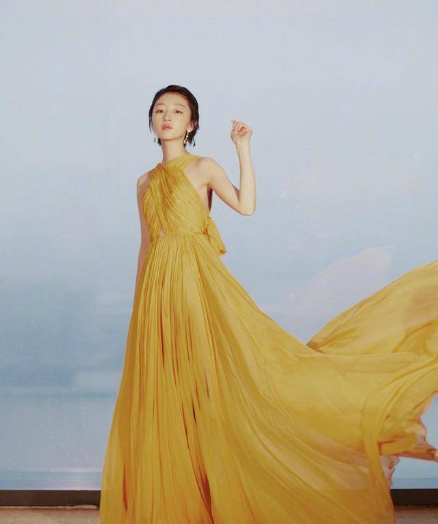 杨紫最美的晚礼服照片 3c9337c04c9f4123a41bd12f090a49ec.jpeg