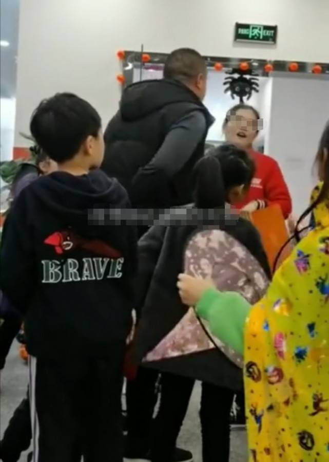 原创培训机构组织万圣节活动，家长怒斥老师：正能量就在你们身上败了