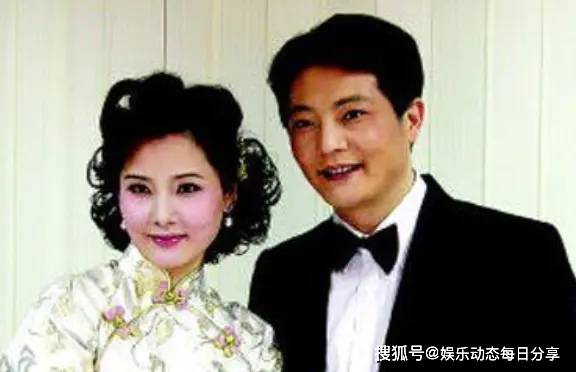 何赛飞笑谈当年裸婚:新婚之夜老公还值班,结婚32年不离不弃