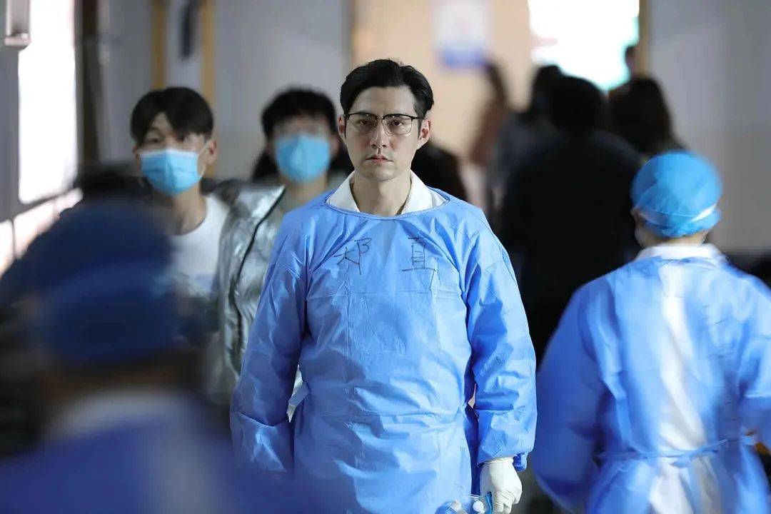 原创《战疫2020之我是医生》争分夺秒笑中有泪,真人真事见证医者仁心