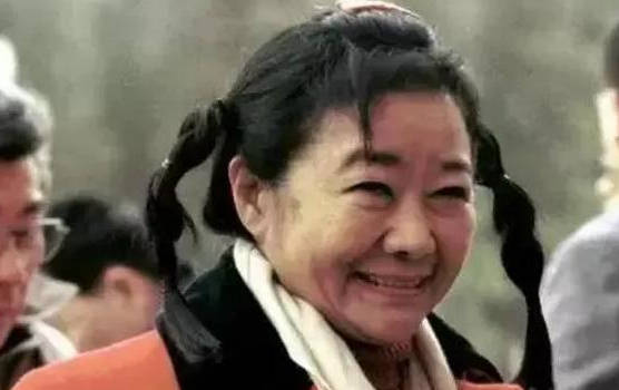 中国第一女首富，丈夫被绑架30年至今没找到，死