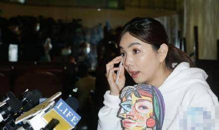 Ella个人首演压力大，彩排哽咽落泪，直言对娱乐